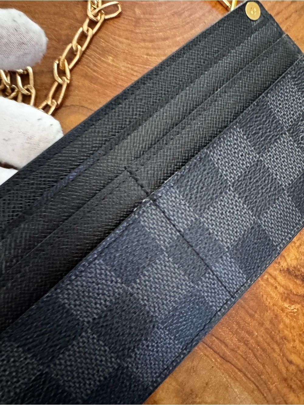 Just in 🔥 Louis Vuitton insert Card
Holder Damier
Graphite wallet reinvented b+ - Picture 11 of 14